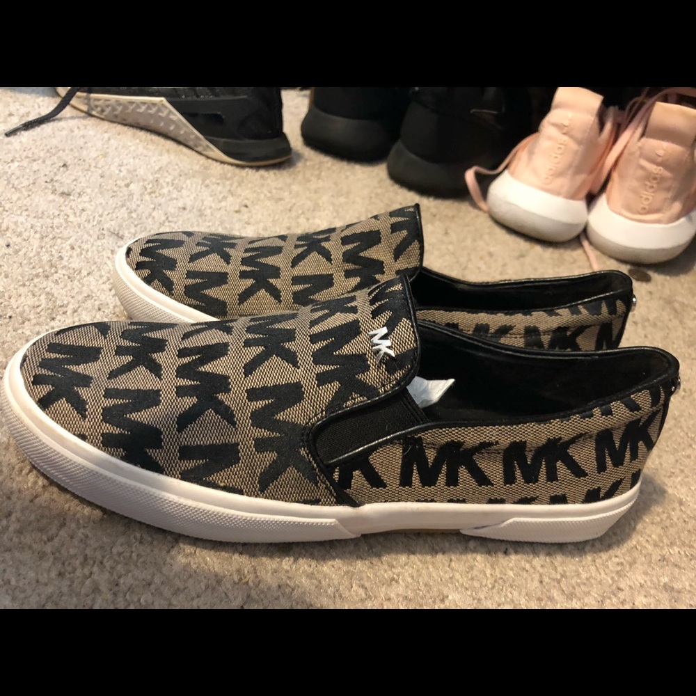 MK slip on